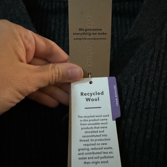 Patagonia women’s recycled wool cardigan - dark/heather grey - Picture 6 of 10